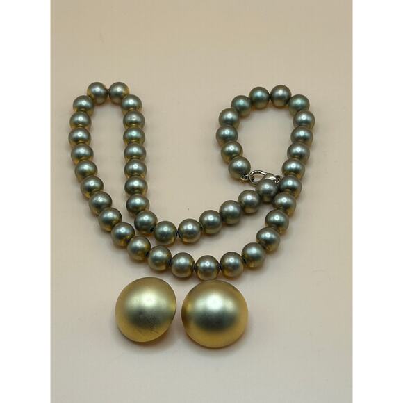 Vintage Single-Strand Gold Beaded Necklace – Classic Metallic Statement Jewelry - Picture 1 of 3